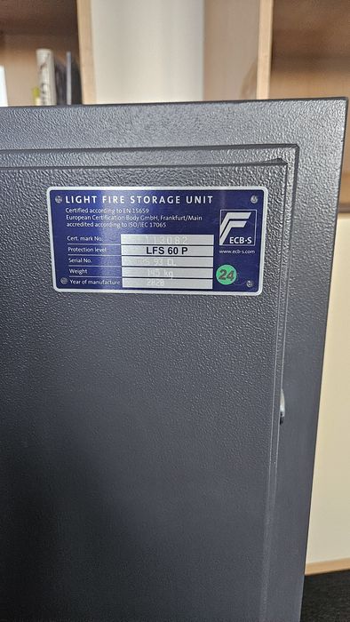 Каса / Сейф Valberg FRS 93 CL