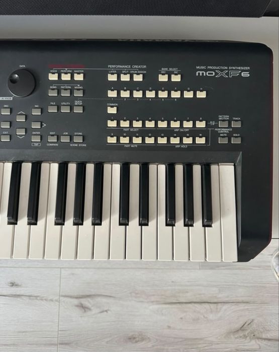 Sintetizator Yamaha MOXF6+pedala noua M-Audio SP-2,inclus in pret husa profesionala/impermeabila .