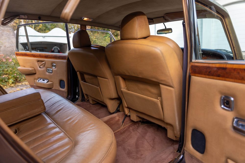 Inchiriez Rolls Royce clasic, retro, epoca, aer conditionat