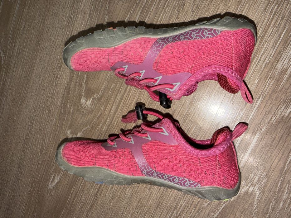 Продам детские кроссовки