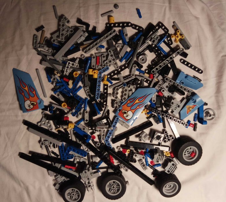 Lego Technic 42022, Masina tunata 2 in 1.