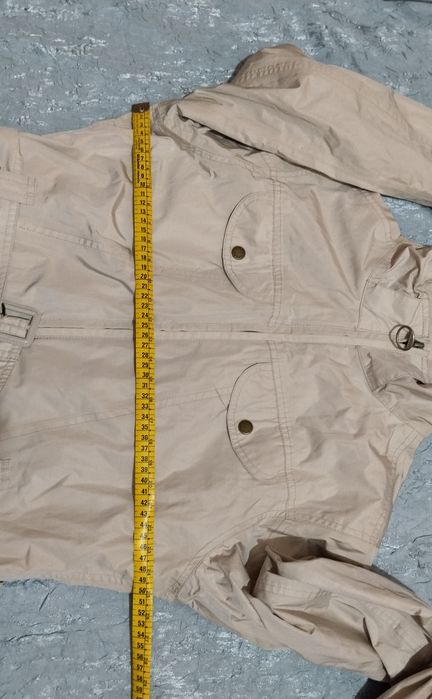 Vând geacă de damă Barbour.