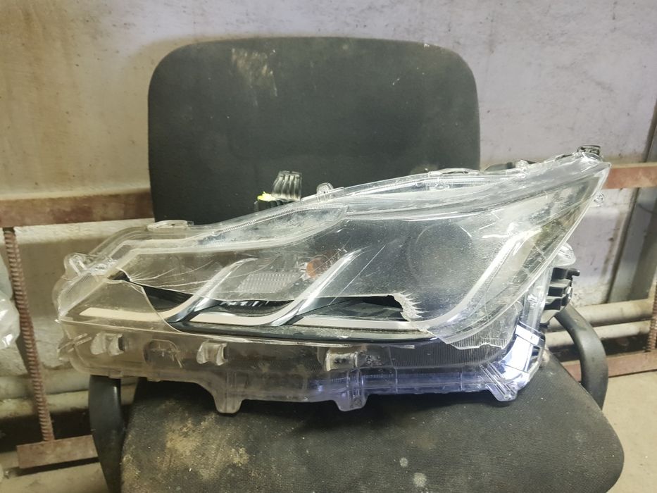 Тойота королла левая фара