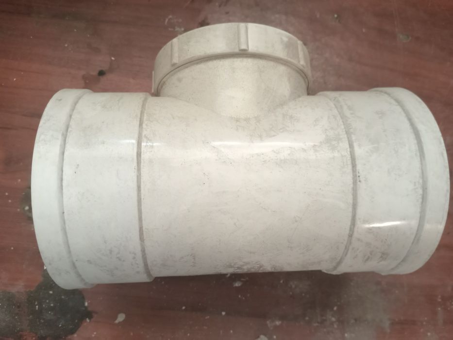 Тройник для канализации и вытяжки