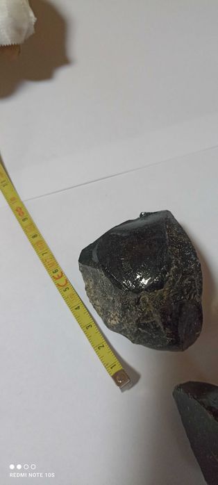 Obsidian bruta neagra