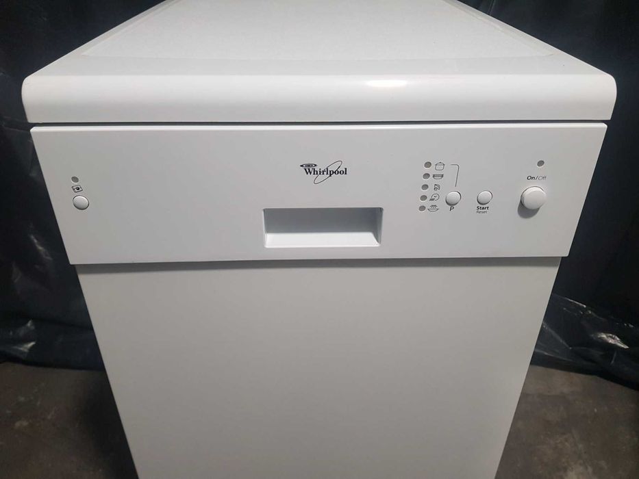 Съдомиялна Whirlpool, отлично състояние, 9 комплекта