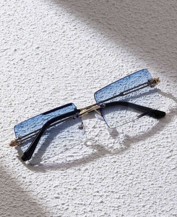 Слънчеви очила - черни , бели и сини