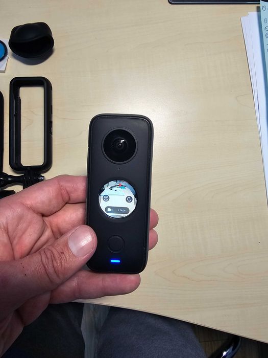 Camera Insta360 X2 aproape noua+ accesorii-Folosita ocazional