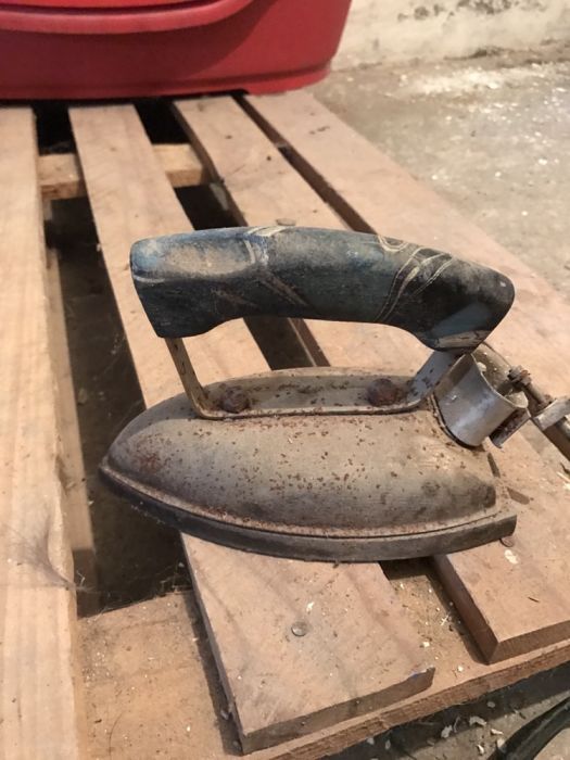 Fier de calcat vechi