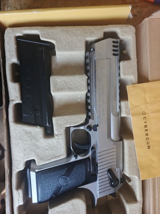 Airsoft Desert eagle  .