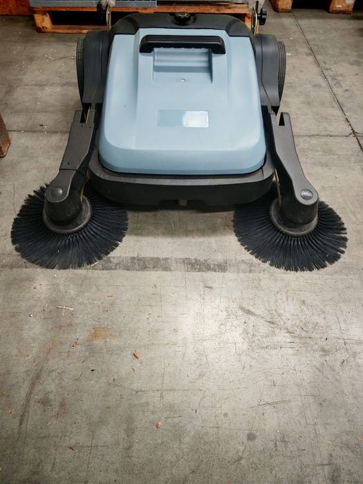 Vând mașina de curățat Nilfisk