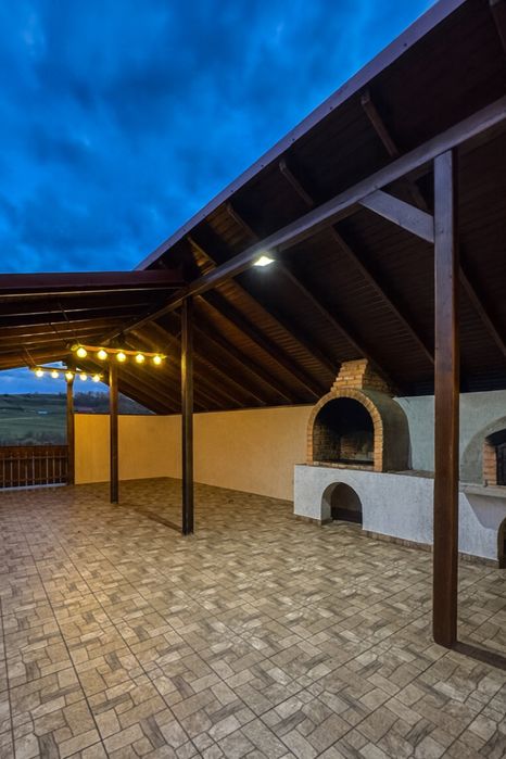 Cabană de închiriat / tabara copii cu piscina