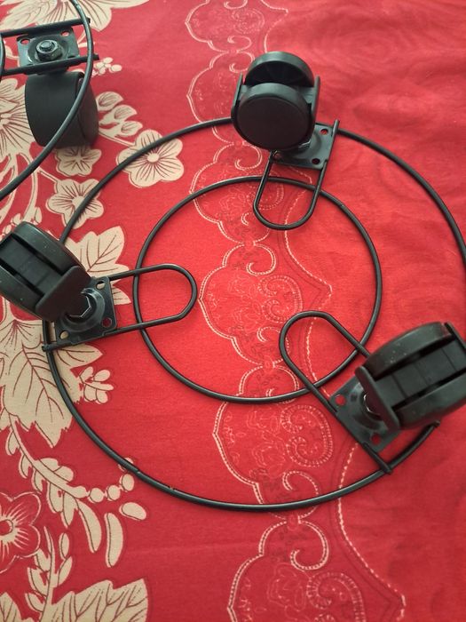 Подставки под цветы.