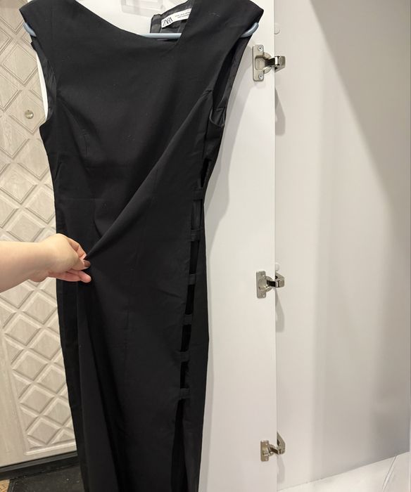 Платье черное приталеное ZARA