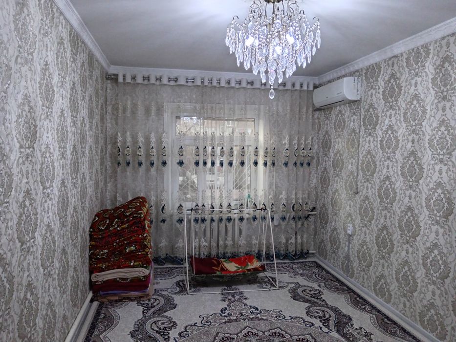 22-микрорайонда, 4 комнаталы квартира сатылады. Келисимли.