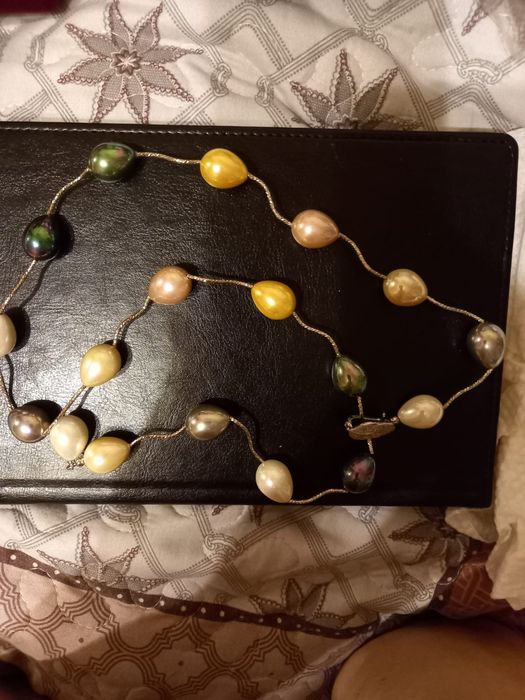 Продаётся колье с жемчугом.