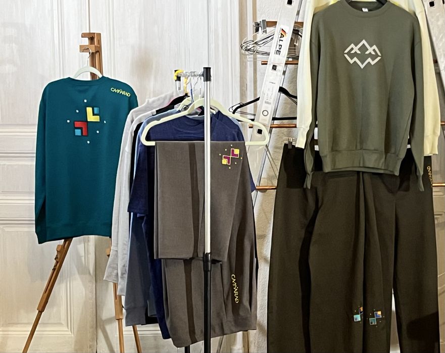 CAMARAD Trandafirul – Crewneck brodat | Emerald