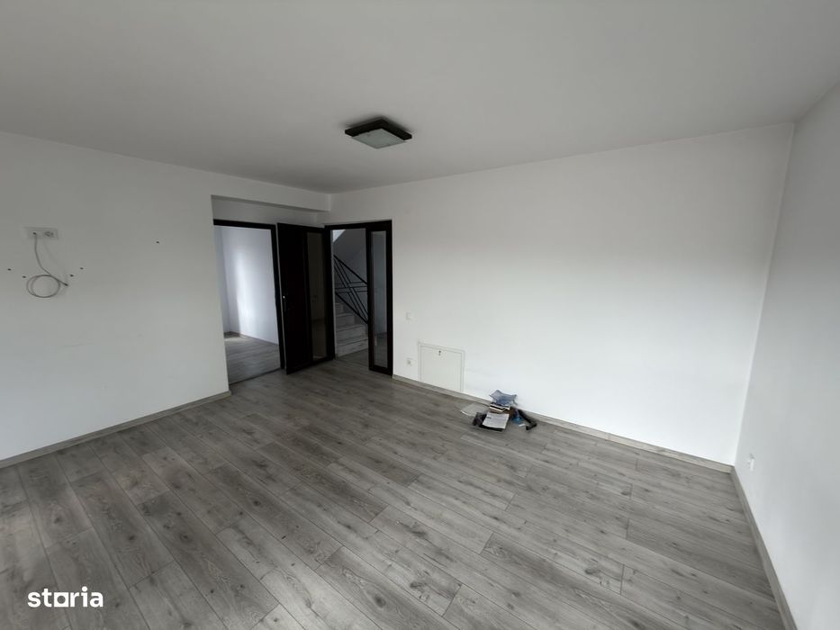Casa D+P+E la intrare in Curtesti