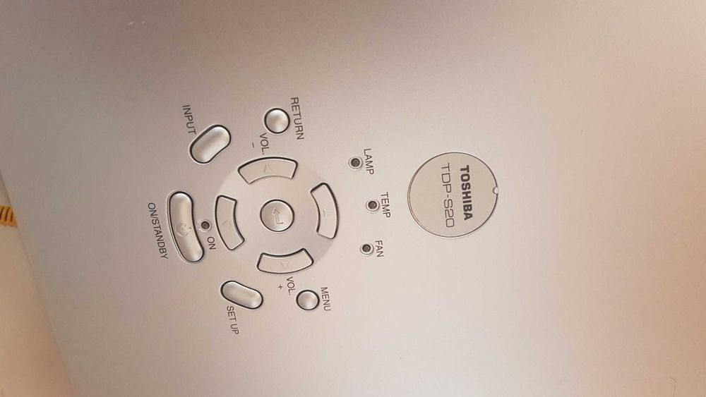 Видеопрожектор с екран TOSHIBA