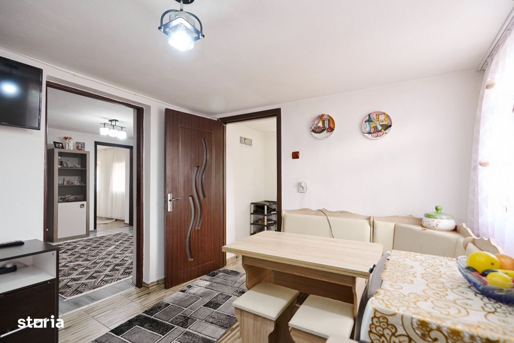 Casa  + anexa in Com.  Petresti, Sat Gherghesti - Dambovita