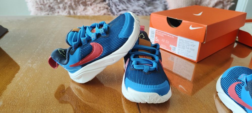 Чисто нови Детски маратонки Nike размер 21