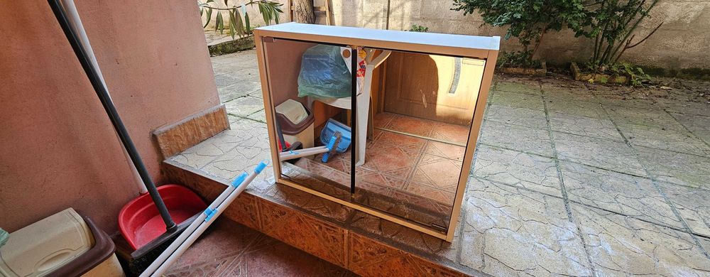 Шкафче с огледала, за баня и др.