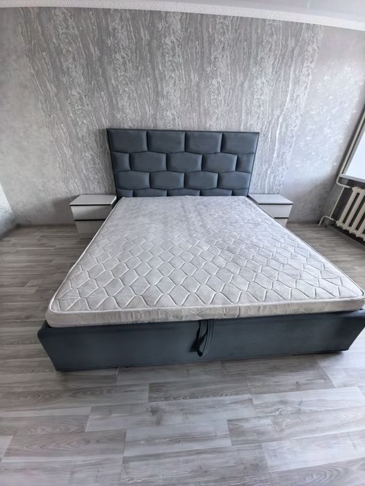 Продам кровать с матрасом