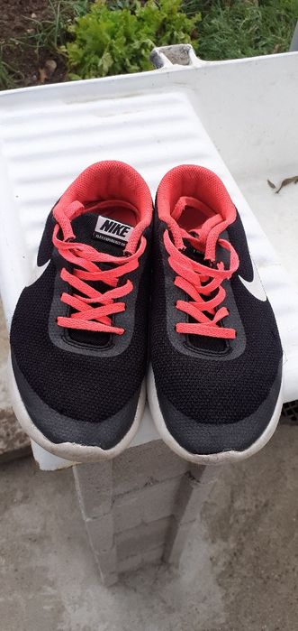 Детски маратонки найк номер 35,5
