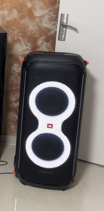 Sistem audio de inchiriat. Doua boxe JBL PartyBox 710 pentru petreceri