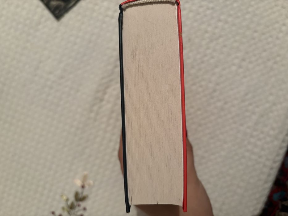 Книга срочно продаю