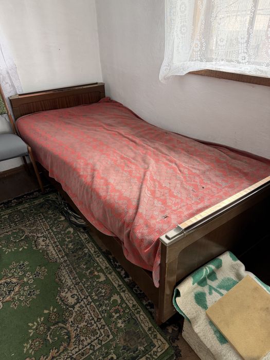 Отдам кровати и кресло