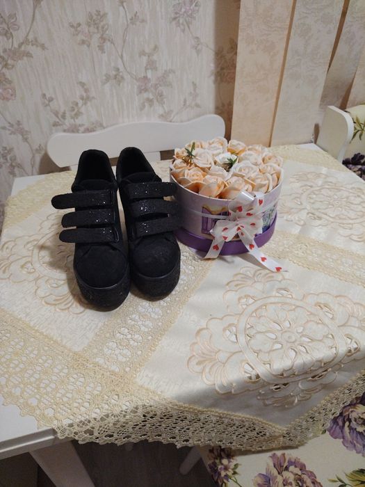 Vând încălțăminte unele noi altele purtate de maxim doua ori