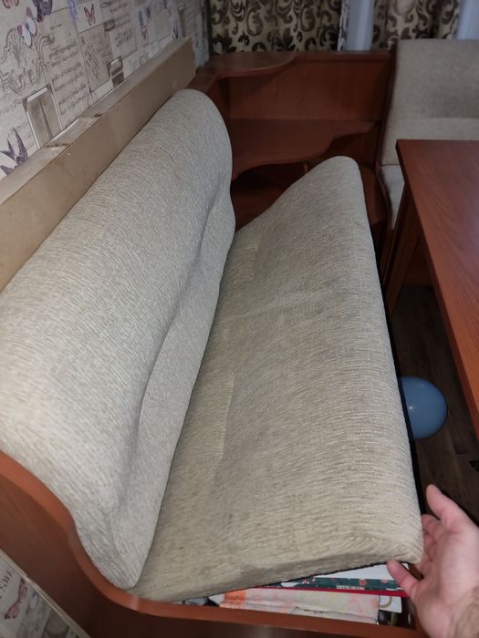 Masa cu scaune ,coltar cu lada de depozitare