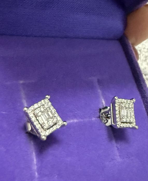 Бриллиантовые пусеты 750 пробы