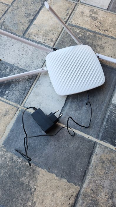 Router functional wireless Tenda cu 4 antene