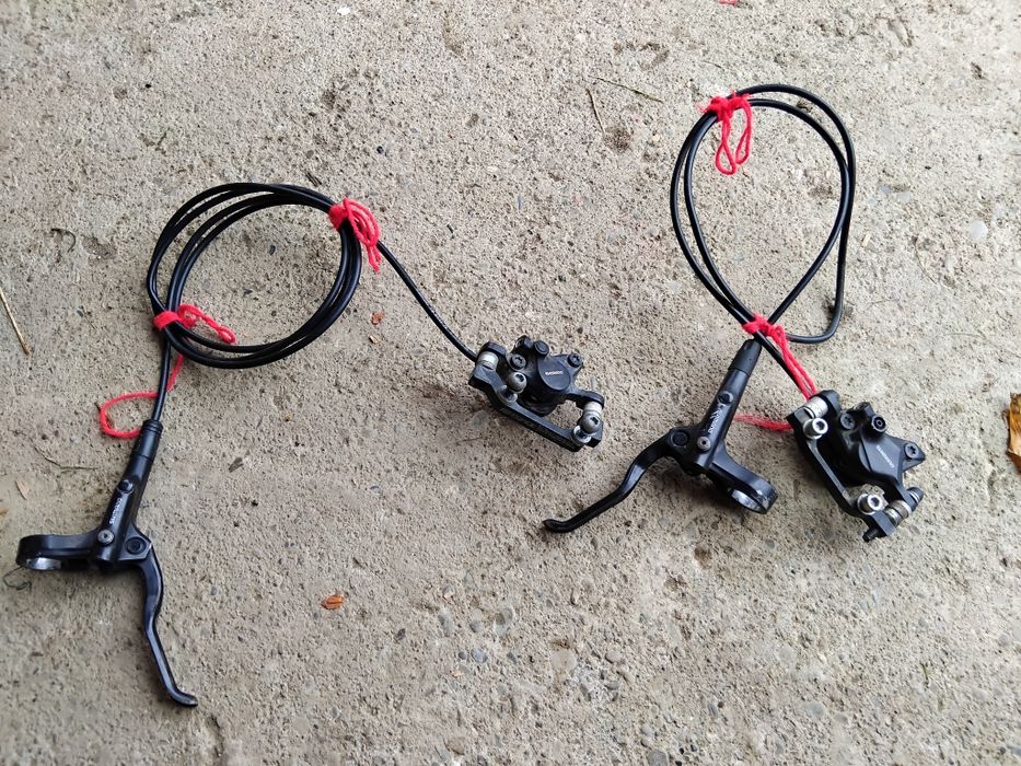 Vând set complet de frâne hidraulice Shimano (față + spate), utilizat.