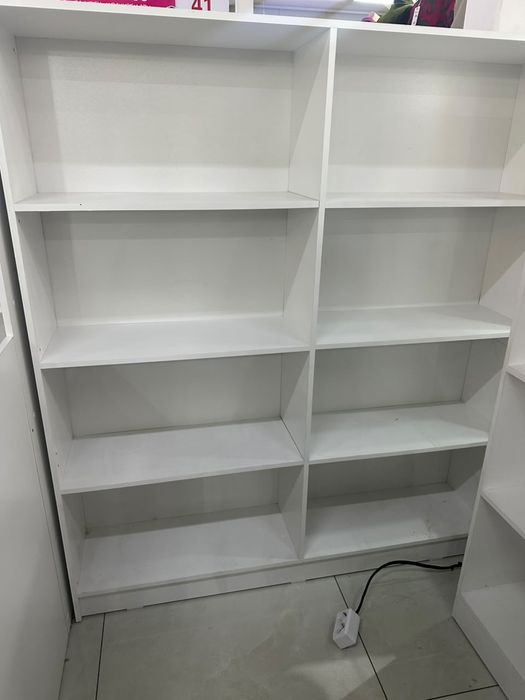 Срочно продам витрины и шкафы