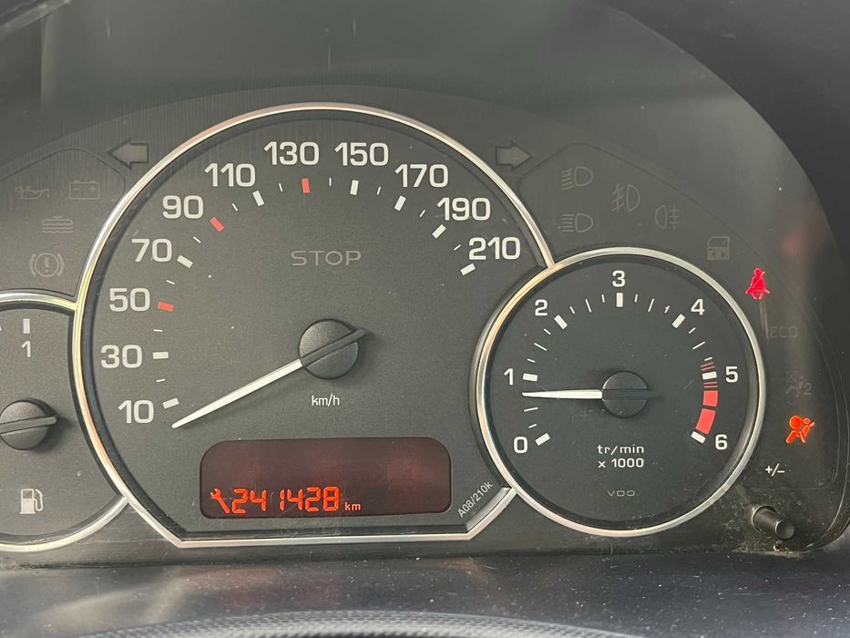 Vand Peugeot 1007, extrem de economica, pret avantajos.