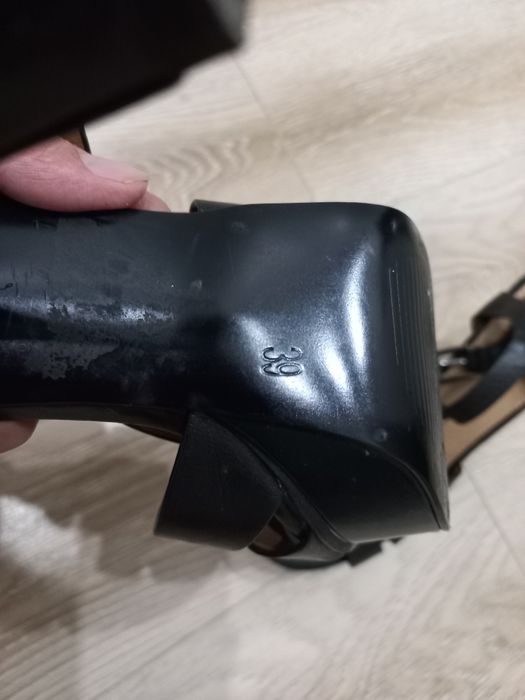 Продам женские босоножки