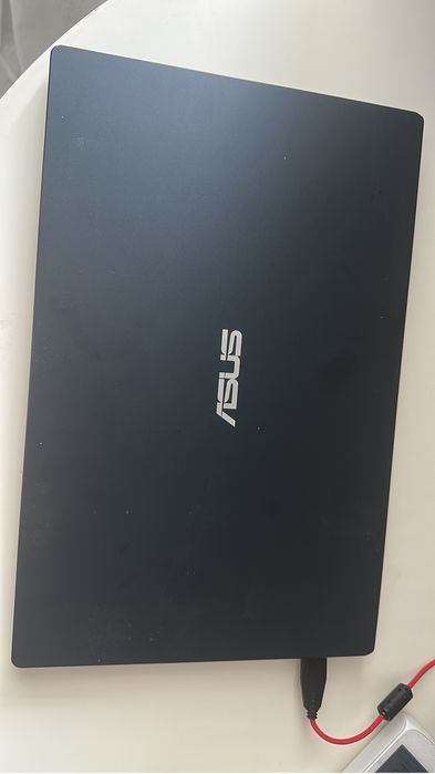 Laptop asus nou .