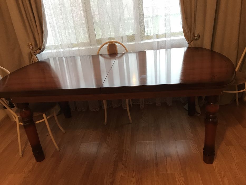 Стол для гостиной