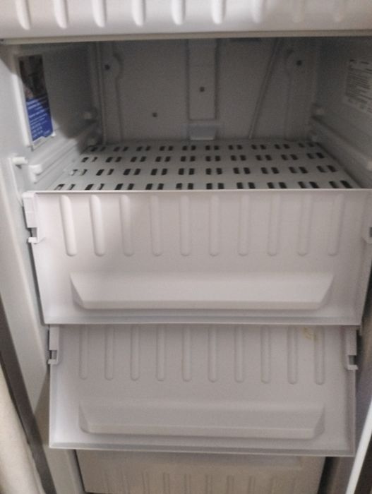 Отличном состоянии морозильник INDESIT