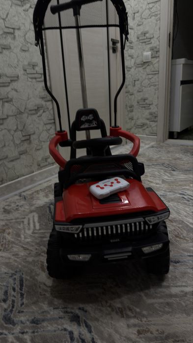 Машина детская с пультом