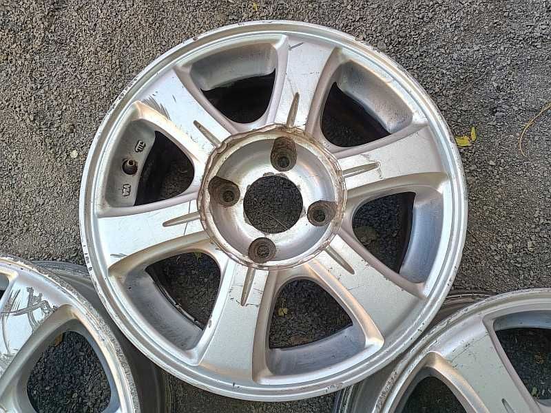 Продам легкосплавные диски на Пежо