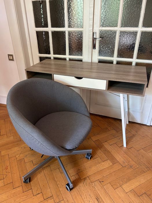 Vând birou JYSK ABBETVED + scaun rotativ IKEA SKRUVSTA