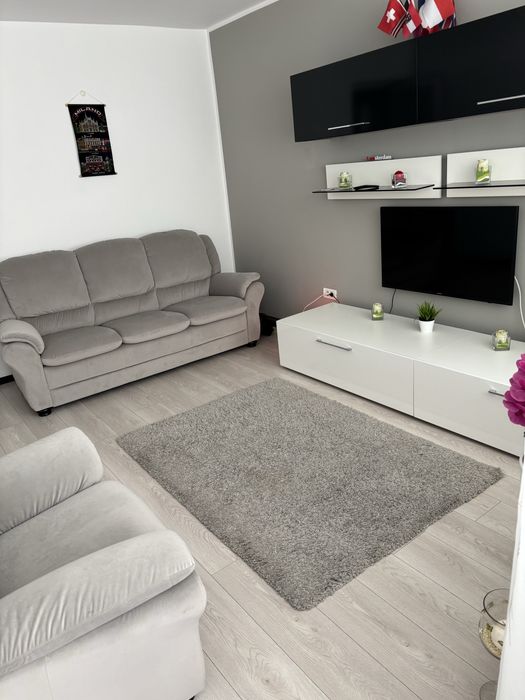 Proprietar vand apartament trei camere decomandat pe Saturn langa colegiul A.I.Cuza
