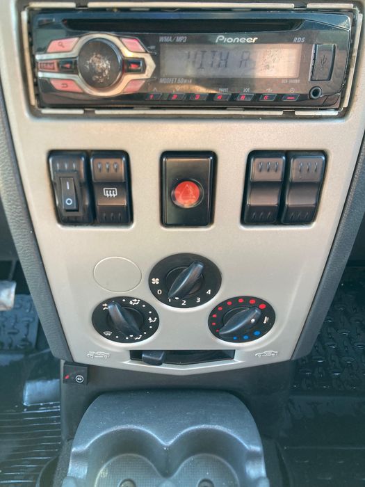 Продам машину Рено Логан