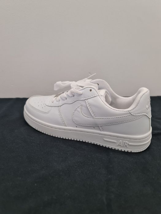 Adidași Air force 1 albi