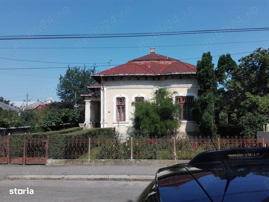 Vand casa in zona centrala  Falticeni