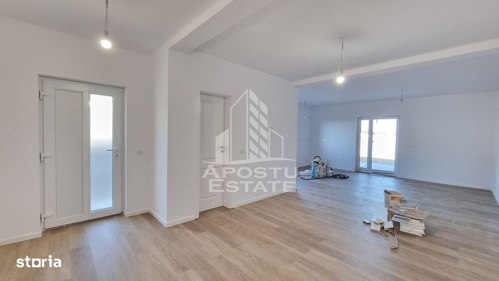Jumatate de duplex de vanzare, cu 3 camere si 2 bai, Sag, Timis